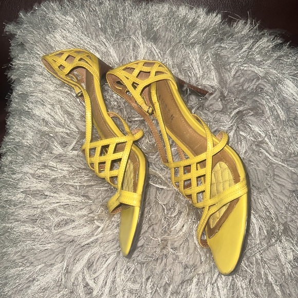 Heels - Picture 3 of 4